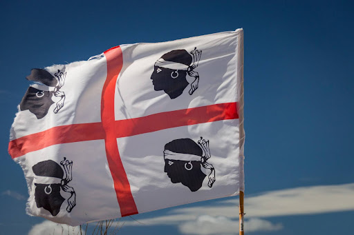 bandiera della sardegna in cielo